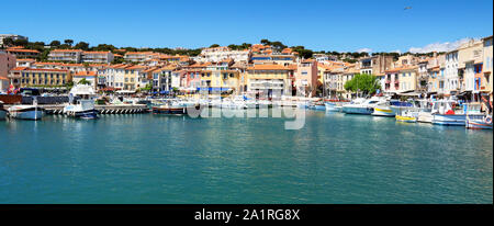 Boote im Mittelmeer Hafen von Cassis. Provence, Frankreich Stockfoto