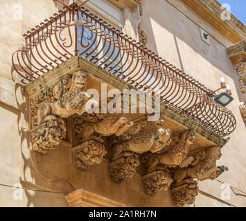 Architektonisches Detail in einer Stadt namens Noto, Sizilien in Italien Stockfoto