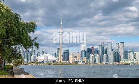 Blick auf Downtown Toronto Ontario von Hanlans Punkt Toronto Islands. Stockfoto