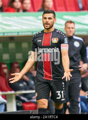 Augsburg, Deutschland. 28 Sep, 2019. Kevin VOLLAND, Lev 31 Gestikulieren, geben Anweisungen, Aktion, Bild, Geste, hand Bewegung, zeigen, interpretieren, Mimik, FC Augsburg - Bayer 04 Leverkusen 0-3 - DFL-Bestimmungen verbieten die Verwendung von Fotografien als BILDSEQUENZEN und/oder quasi-VIDEO - 1. Credit: Peter Schatz/Alamy leben Nachrichten Stockfoto