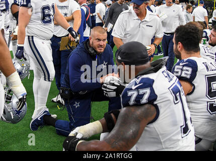 Sep 22, 2019: Dallas Cowboys Offensive Line Coach spricht zu seinen Spielern während ein NFL Spiel zwischen den Miami Dolphins und die Dallas Cowboys bei AT&T Stadium in Arlington, TX Dallas besiegt Miami 31-6 Albert Pena/CSM Stockfoto