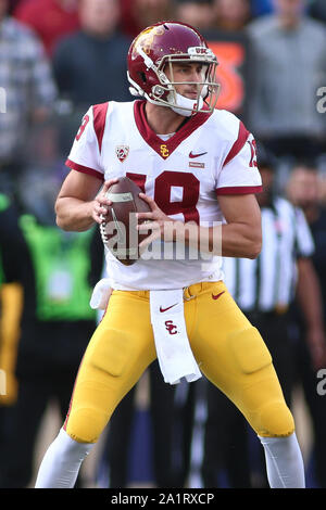 Seattle, WA, USA. 28 Sep, 2019. Southern California Trojans quarterback Matt Fink (19) steht in der Tasche während eines Spiels zwischen den Southern California Trojans und Washington Schlittenhunde in Alaska Airlines Feld bei Husky Stadium in Seattle, WA. Sean Brown/CSM/Alamy leben Nachrichten Stockfoto