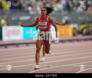 Doha, Katar. 28 Sep, 2019. Mujinga Kambundji der Schweiz konkurrieren in den 100 Meter für Frauen während des 17. IAAF Leichtathletik WM in der Khalifa Stadion in Doha, Katar. Ulrik Pedersen/CSM/Alamy leben Nachrichten Stockfoto