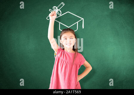 Gerne kleine Mädchen student mit Graduierung Konzepte Stockfoto