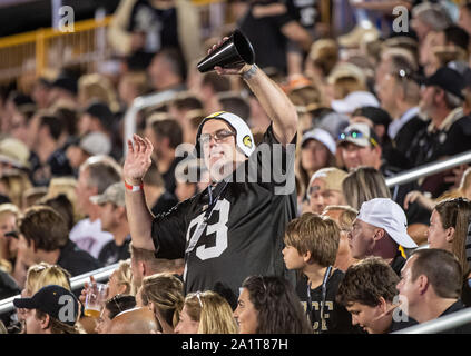 Orlando, FL, USA. 28 Sep, 2019. Central Florida gesehen Tanzen im 1. Halbjahr NCAA Football Spiel zwischen der UConn Huskies und die UCF Ritter bei Spectrum Stadion in Orlando, Fl. Romeo T Guzman/CSM/Alamy leben Nachrichten Stockfoto