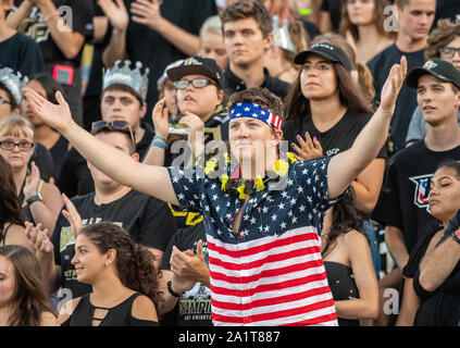 Orlando, FL, USA. 28 Sep, 2019. Central Florida Fan wie während der ersten Hälfte NCAA Football Spiel zwischen der UConn Huskies und die UCF Ritter bei Spectrum Stadion in Orlando, Fl. Romeo T Guzman/CSM/Alamy leben Nachrichten Stockfoto