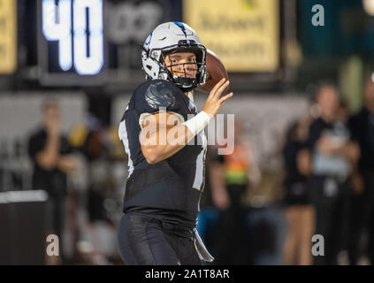 Orlando, FL, USA. 28 Sep, 2019. Central Florida Quarterback Dillon Gabriel (11) während der ersten Hälfte NCAA Football Spiel zwischen der UConn Huskies und die UCF Ritter bei Spectrum Stadion in Orlando, Fl. Romeo T Guzman/CSM/Alamy leben Nachrichten Stockfoto