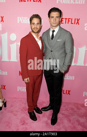 NEW YORK, NY - 26. SEPTEMBER: Ben Platt und David Corenswet die Premiere der von Netflix "die Politiker" bei den DGA-Theater besuchen am 26. September 2019 in N Stockfoto