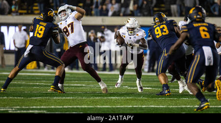 Oklahoma Memorial Stadium. 27 Sep, 2019. Usa Arizona State zurück laufen Eno Benjamin (3) trägt die Kugel für einen kurzen Gewinn während der NCAA Football Spiel zwischen Arizona State Sun Devils und die California Golden Bears 24-17 an der California Memorial Stadium. Thurman James/CSM/Alamy leben Nachrichten Stockfoto