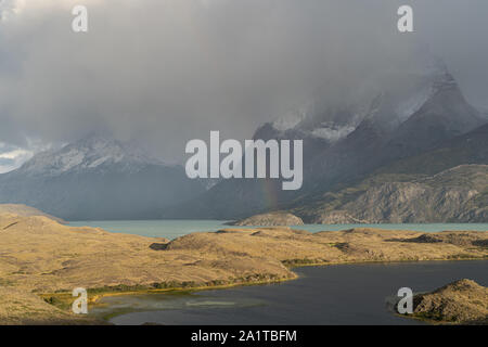 Regenbogen über Torres del Paine Nationalpark, Chile Stockfoto