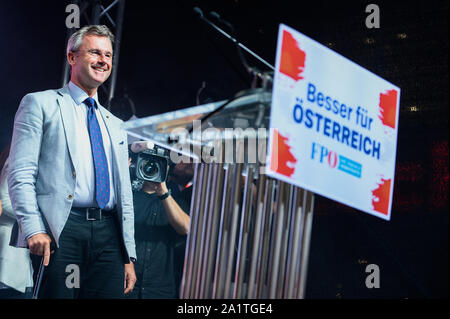 Wien, Österreich. 27 Sep, 2019. Der Führer der rechten Freiheitlichen Partei Österreichs (FPÖ), Norbert Hofer spricht während einer Wahlkampfveranstaltung vor dem Sonntag snap Parlamentswahlen. Am 29. September 2019 Parlamentswahlen stattfinden als Ergebnis einer versteckte-Kamera Aufnahmen, wo die OeVP der Koalitionspartner, die rechtsextreme Freiheitliche Partei (FPÖ) wurde in einen Korruptionsskandal gefangen und brachte die Regierung übernehmen. Credit: SOPA Images Limited/Alamy leben Nachrichten Stockfoto