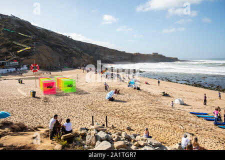 Ericeira, Portugal. 28 Sep, 2019. Publikum am Strand während der TEV Billabong Pro Ericeira2019, QS 10.000, in Ericeira. Credit: SOPA Images Limited/Alamy leben Nachrichten Stockfoto