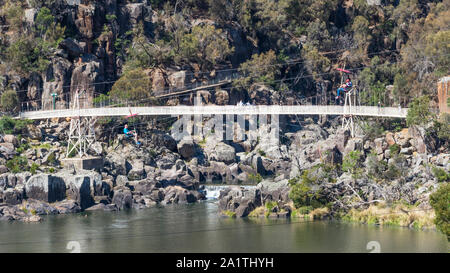 Tasmanien, Australien - 15. FEBRUAR 2019: Alexandra Suspension Bridge überquert Cataract Gorge im unteren Teil des South Esk River in Launceston, Stockfoto