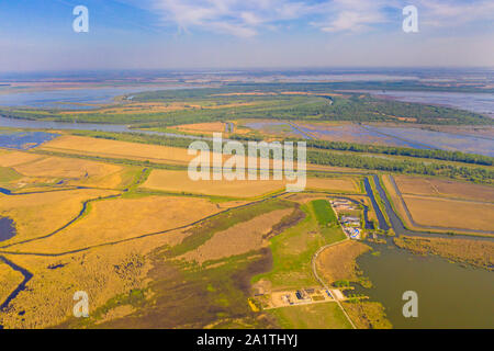Luftaufnahme des Donaudeltas, Feld- und Wasserkanäle, Unesco Weltkulturerbe Stockfoto