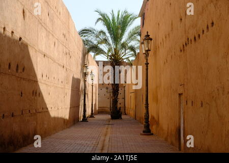 Marokko Marrakesch rote Stadt Medina Street Foto, Befestigungsmauern der geschlagenen Ton Stockfoto