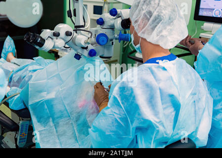 Objektiv Ersatz für Vision Augenheilkunde Chirurgie für die Augen Stockfoto