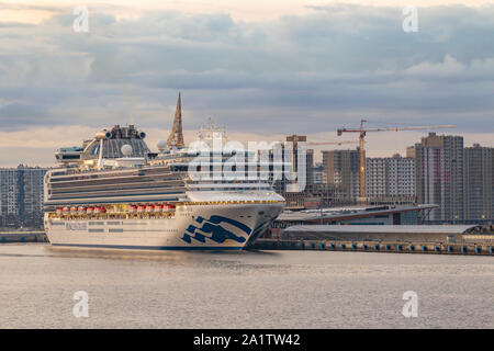 Sapphire Princess günstig im Cruise Terminal, in St. Petersburg, Russland. Stockfoto