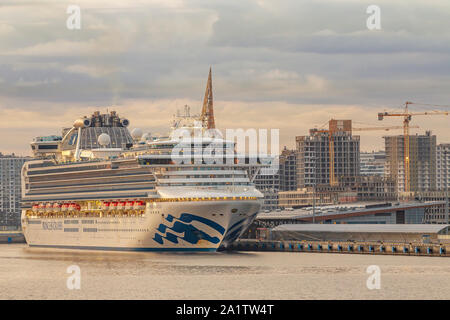 Sapphire Princess günstig im Cruise Terminal, in St. Petersburg, Russland. Stockfoto