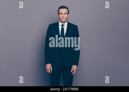 Vordere close up View Studio Foto Portrait von Clever stattlichen att Stockfoto