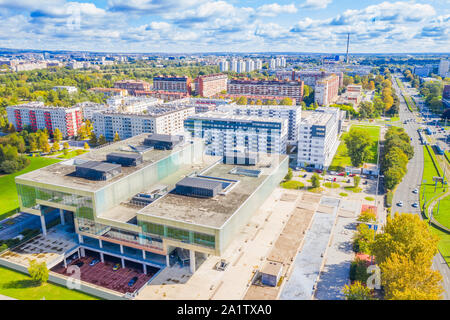 Zagreb, Kroatien, Luftaufnahme der Avenue Dubrovnik in Novi Zagreb Nachbarschaft im Herbst von drohne Stockfoto