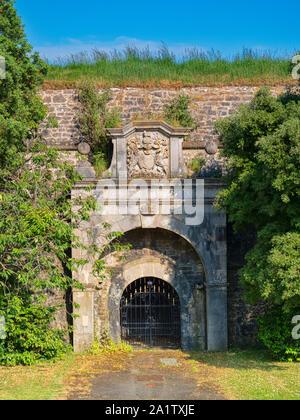 Ein Sally Port an der Seite des königlichen Zitadelle, Plymouth, Devon, Großbritannien. Von den öffentlichen Fußweg genommen. Stockfoto