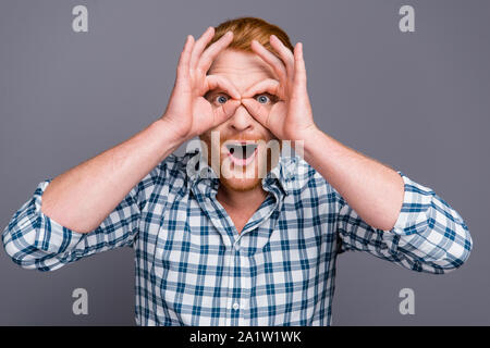 Close-up Portrait von schön verrückt froh positive gutaussehend attraktiv Stockfoto