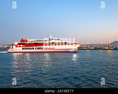 Minoan Lines, High Speed Ferry genannt Santorini Pallas, Eingabe Hafen Heraklion. Stockfoto