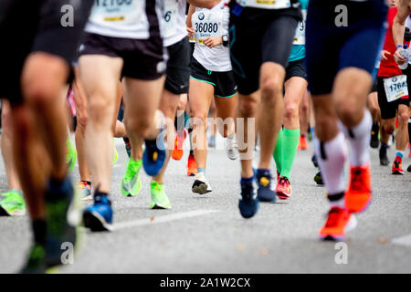 Berlin, Deutschland. 29 Sep, 2019. Die Teilnehmer des 46. Internationalen Berlin Marathon laufen in der Nähe von Alexander Platz. Credit: Christoph Soeder/dpa/Alamy leben Nachrichten Stockfoto