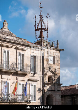 Detailansicht des Rathaus auf der Plaza Mayor/Praza Maior Square in Mazaricos, Galizien, Spanien Stockfoto