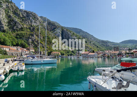 Kotor Marina in die Bucht von Kotor Montenegro Stockfoto