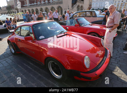 Krakau. Krakau. Polen. Die klassische Moto Show Krakau am Marktplatz. Jährliche Veranstaltung. Stockfoto