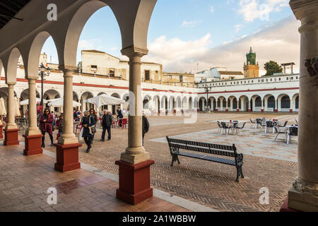 Carmona, Spanien. Die Plaza de Abastos, Main im Freien Grand Marktplatz dieser Stadt in Andalusien Stockfoto