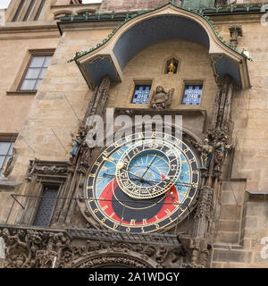 Astronomische Uhr in Prag (Prager Orloj), eine mittelalterliche Uhr in der Altstädter Ring, Prag, Tschechische Republik Stockfoto