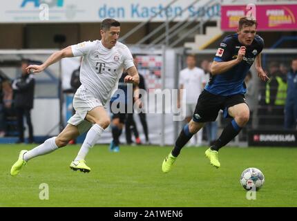 Paderborn, Deutschland. 28 Sep, 2019. firo: 28.09.2019 Fußball, 2019/2020 1. Bundesliga: SC Paderborn - FC Bayern München, Muenchen 2:3 Robert Lewandowski | Verwendung der weltweiten Kredit: dpa/Alamy leben Nachrichten Stockfoto