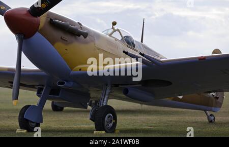 Supermarine Spitfire MkVc (G-LFVC) auf der Flightline am IWM Duxford Schlacht von Großbritannien Airshow am 22. September 2019 Stockfoto