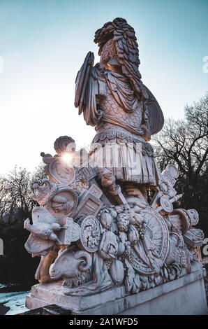 Blick auf die Statue an Gloriette Gebäude Stockfoto