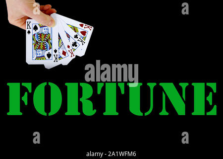 Croupier player Holding in der Hand Karte Karo-as Vier einer Art auf schwarzem Hintergrund fortune Stockfoto
