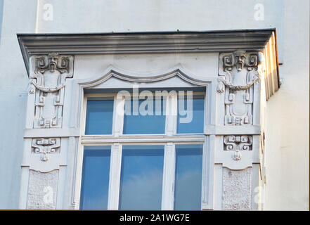 BERLIN, DEUTSCHLAND - 18. SEPTEMBER 2019 Art Nouveau (Jugendstil) Details zu einem aparttment Gebäude in Charlottenburg. Stockfoto