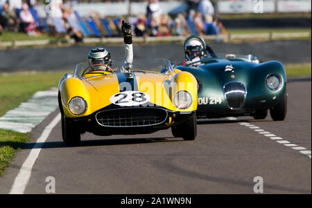 1957 Ferrari 500 TRC von James Cottingham im Freddie März Memorial Trophy am Goodwood Revival 14. Sept 2019 in Chichester, England angetrieben. C Stockfoto