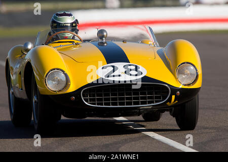 1957 Ferrari 500 TRC von James Cottingham im Freddie März Memorial Trophy am Goodwood Revival 14. Sept 2019 in Chichester, England angetrieben. C Stockfoto