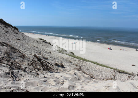 Golden Sand Strand, Dünen und der Nordsee in Lyngvig Fyr in der Nähe von Ringkobing in Dänemark, um an einem sonnigen Sommer. Stockfoto