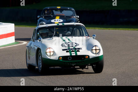 1963 TVR Grantura Mk 3 von Tim Layzell in der Fordwater Trophy Rennen auf dem Goodwood Revival 14. Sept 2019 in Chichester, England angetrieben. Copyright M Stockfoto