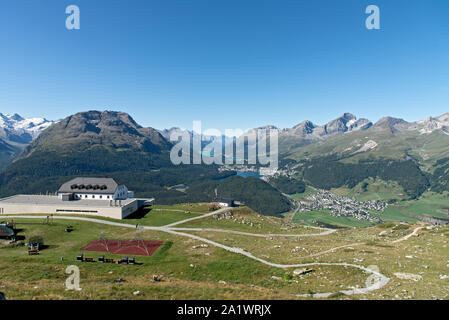 Oberengadin, St. Moritz, Celerina ab Eintreffen der Standseilbahn Muottas Muragl gesehen Stockfoto