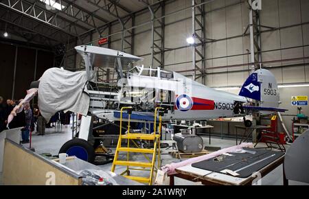 Der Fighter Collection Gloster Gladiator (G-FROH) unter Aufrechterhaltung des IWM Duxford Stockfoto