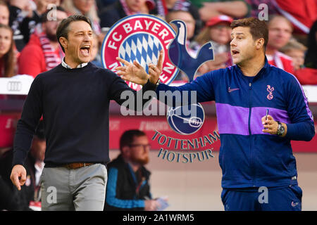 München, Deutschland. 01 Okt, 2019. 101-5337/Vorschau der CL Spiel Tottenham Hotspur - FC Bayern München. Niko Kovac (Trainer Bayern München) erfüllt Mauricio POCHETTINO (Tottenham), Fussball, Champions League, 2.Spieltag. DFL BESTIMMUNGEN VERBIETEN DIE VERWENDUNG DER FOTOGRAFIE ALS BILD-SEQUENZEN UND/ODER QUASI-VIDEO. € | Nutzung der weltweiten Kredit: dpa/Alamy leben Nachrichten Stockfoto