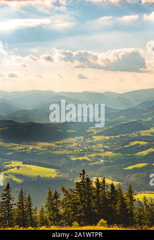 Blick von Shockl Berg in Graz. Touristen vor Ort in Graz. Stockfoto