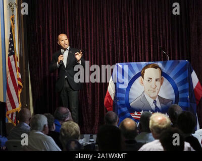 Sioux City, Iowa, USA. 28 Sep, 2019. 2020 Präsidentschaftskandidat und ehemalige Maryland Kongressabgeordnete John DELANEY spricht an der Woodbury County Demokraten Harry Hopkins Abendessen im Abu Bekr Schrein Tempel in Sioux City, Iowa, Samstag, 28. September 2019. Quelle: Jerry Mennenga/ZUMA Draht/Alamy leben Nachrichten Stockfoto