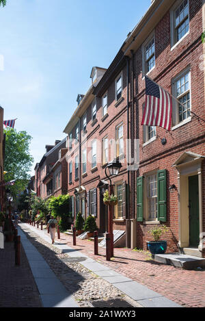 Der Philadelphia Elfreth Gasse, Blick auf Elfreth's Alley - dating von 1722 ist die älteste Wohnstraße in den USA, Philadelphia, PA, USA Stockfoto