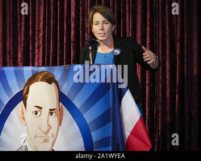 Sioux City, Iowa, USA. 28 Sep, 2019. Massachusetts Attorney General MAURA HEALEY spricht im Namen von 2020 Präsidentschaftswahlen Demokraten Kandidat Elizabeth Warren (D-MA) an der Woodbury County Demokraten Harry Hopkins Abendessen im Abu Bekr Schrein Tempel in Sioux City, Iowa, Samstag, 28. September 2019. Quelle: Jerry Mennenga/ZUMA Draht/Alamy leben Nachrichten Stockfoto