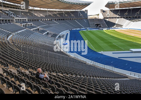 Olympiastadion OlympiaStadion Innenraum - Eine monumentale Nazizeit Stadion zu den Olympischen Spielen 1936 im Westend, Berlin nach den Plänen des Architekten Werner March erbaut. Stockfoto